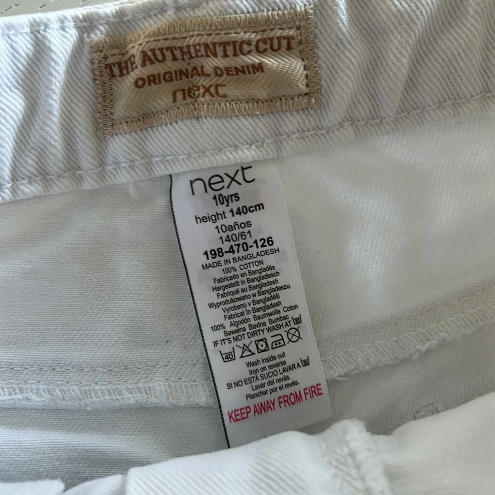 ๐ผ NEXT - Girls White Denim Shorts ๐ผ - Picture 4 of 7